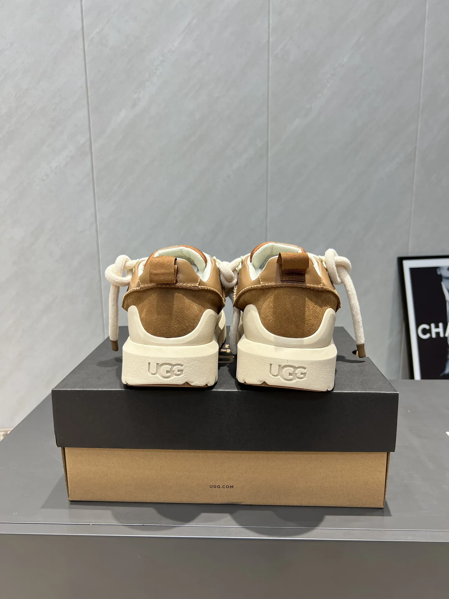 Factory: Couple P620💰 "Exclusive top version" UGG~25vs popular platform thick-soled casual shoes series... [Couple's thick-soled Maori casual shoes] A shoe that will not clash with shirts, simple partition design ➕ spotted outsole, silk curly upper, a must-have for autumn and winter, can be worn with any pants or skirt, very comfortable and good-looking... ❶Fabric: Original customized cow ➕ Sheepskin ❷Inner lining: original customized wool ❸Feet: original customized sheepskin ❹Outsole: original molded foam outsole ❺Number: 35-44 (Female 41. Male 45. Customized, non-returnable) ❻Packaging: Original full set of packaging ☀Color: Official website updated simultaneously